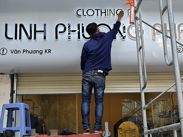 Hướng Dẫn Bảo Quản và Bảo Vệ Bảng Hiệu Mica Giữ Độ Bền Đẹp Như Mới