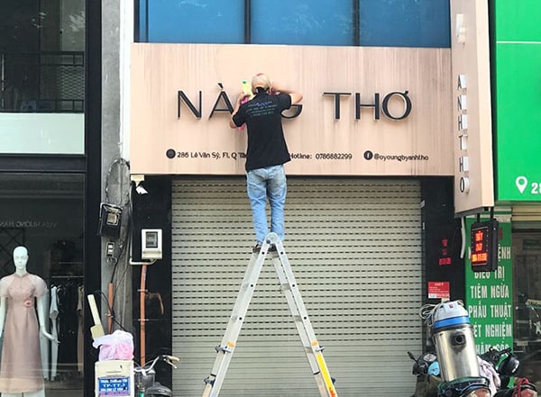 Bí Quyết Vệ Sinh Biển Hiệu, Biển Quảng Cáo Kim Loại (Inox, Đồng, Nhôm...)